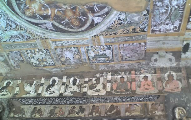 Ajanta_Entrance_cave_17
